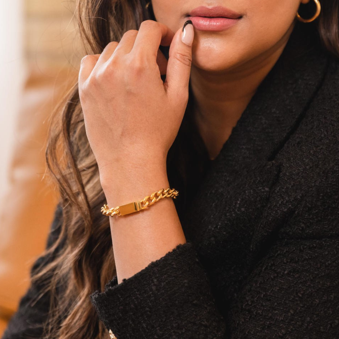 A woman wearing cuban link bracelet in her hand